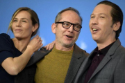 Étienne Comar, Cécile de France y Reda Kateb, en la presentación de 'Django' en la Berlinale.-EFE / CLEMENS BILAN