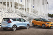 El nuevo Renault Scénic y Grand Scénic (azul) tienen diseños distintos en la zaga.-EL PERIÓDICO