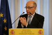 El Ministro de Hacienda, Cristobal Montoro, durante la firma del concierto de prestaciones de Muface.-/ JOSÉ LUIS ROCA
