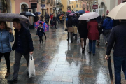 Inicio de las rebajas en el centro comercial de La Roca Village.-JORDI COTRINA