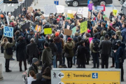 Manifestación en el aeropuerto JFK de Nueva York contra el cierre de fronteras.-AFP
