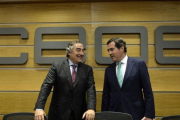 Los presidentes de CEOE, Juan Rosell, y de de Cepyme, Antonio Garamendi, en junio del 2018.-EFE / VICTOR LERENA