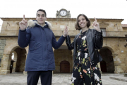 Daniel Mateo y Marta Pérez en las inmediaciones del Palacio de la Audiencia.-Luis Ángel Tejedor