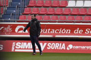 López Garai dando indicaciones a sus jugadores en el entrenamiento del pasado miércoles.-Noelia Martínez