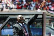 Uhuru Kenyatta jura su cargo como presidente para los próximos cinco años en el estadio Kasarni en Nairobi.-/ BAZ RATNER