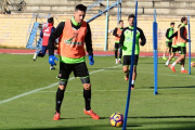 El goleador Manu del Moral en un entrenamiento de esta semana en el anexo de Los Pajaritos.-Álvaro Martínez