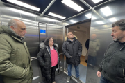 Los diputados provinciales de Soria comprueban la nueva instalación del ascensor en la residencia de Ágreda.-HDS