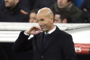 Zidane, durante el partido ante el Celta en el Bernabéu.-EFE / BALLESTEROS