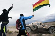 Miles de bolivianos esperan ver pasar el Dakar 2017.-AFP / FRANCK FIFE