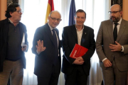 Cristóbal Montoro, con los responsables sindicales de la Función Pública.-JOSE LUIS ROCA