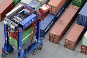 Contenedores en el puerto de Hamburgo.-REUTERS