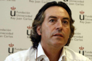 El periodista deportivo Pipi Estrada, en un curso de verano de prensa rosa en Aranjuez.-CHEMA TEJEDA