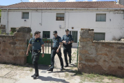 Los agentes inspeccionaron el lugar de los hechos.-Daniel Rodríguez