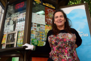 Guadalupe Bravo, ayer, en su puesto de la plaza San Esteban de la capital.-ALVARO MARTÍNEZ