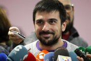 El dirigente de Podemos, Ramón Espinar, atiende a los medios.-PERIODICO (EFE / JAVIER LÓPEZ)