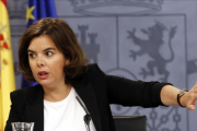 La vicepresidenta, Soraya Saénz de Santamaría, en la rueda de prensa posterior al Consejo de Ministros.-
