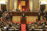 El president Carles Puigdemont interviene en el Parlament, el pasado 10 de octubre.-JULIO CARBÓ