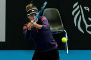Garbiñe Muguruza, en un entrenamiento en la pista de juego.-ÁLVARO DÍAZ (EFE)