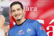 Ignacio Sánchez, ayer, durante su presentación como nuevo jugador del Río Duero Soria.-MARIO TEJEDOR