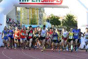 El momento de la salida de la Media Maratón celebrada en la tarde de ayer. / Álvaro Martínez-