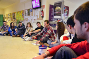 Alumnos de la UVa durante una asamblea. / ÁLVARO MARTÍNEZ-