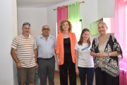 María Pardo y Yolanda de Gregorio durante una visita a una de las viviendas rehabilitadas. HDS