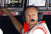 Ron Dennis, jefe y copropietario de McLaren, durante un gran premio.-REUTERS
