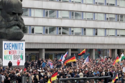 Manifestación contra los refugiados y inmigrantes convocada por los ultraderechistas de AfD junto al monumento de Karl Marx, en la ciudada sajona de Chemnitz, el 1 de septiembre del 2018.-MARTIN DIVSEK