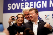 Le Pen, Okamura y Wilders se hacen una foto en Praga.-REUTERS / DAVID W. CERNY