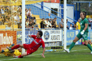 Pablo Valcarce en la acción del gol numantino que marcó Alex Alegría.-Área 11