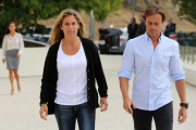 Arantxa Sánchez Vicario y su marido Josep Santacana, en agosto del 2013.-RICARD CUGAT