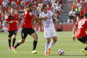 Álex Vallejo, en la imagen junto a Íñigo Pérez, es uno de los jugadores a los que ha tanteado el C.D. Numancia.-ÁREA 11