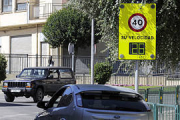 Semáforo de control de velocidad en Cuesta Dehesa Serena. / V. G.-