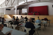 Asistentes durante la inauguración del curso en el centro cívico.-HDS
