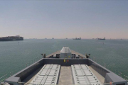 Un buque británico, en el Golfo Pérdico, tras pasar el Canal de Suez.-AFP