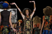 Chantelle Brown-Young en el desfile de Desigual en Nueva York para presentar la colección otoño-invierno 2015.-Foto: REUTERS/ ERIC THAYER