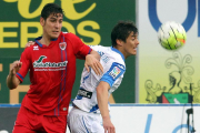 Alegría en una jugada con el defensa del Leganés Mantovani.-Área 11