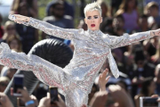Katy Perry, con su nuevo y espectacular 'look', en la promoción de su nuevo disco 'Witnness', en Los Ángeles.-John Salangsan