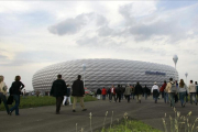 Seguidores del Bayern llegando al Allianz Arena.-MICHAELA REHLE