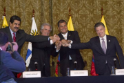 De izquierda a derecha, Nicolás Maduro, Tabare Vázquez, Rafael Correa y Juan Manuel Santos, el lunes en Quito.-REUTERS / GUILLERMO GRANJA