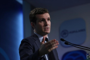 El vicesecretario de comunicación del PP, Pablo Casado, en una rueda de prensa reciente-/ DAVID CASTRO