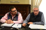 Miembros de la Comisión y de los sindicatos en la firma del acuerdo-Diputación