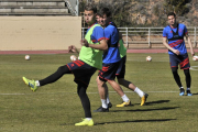 Fran Villalba en el entrenamiento de ayer del Numancia celebrado en el anexo de Los Pajaritos.-Valentín Guisande