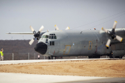 Uno de los Hércules del Ejército de Aire en el aeródromo de Garray. MARIO TEJEDOR