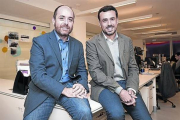 Propietarios 8 Juan Luis Rico (izquierda) y Joan Pina, de Letsbonus.-Foto: MÓNICA TUDELA