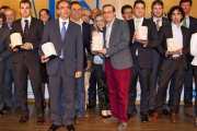 Foto de familia de los premiados y las autoridades tras la entrega de los IV Premios Innovadores./ REPORTAJEGRÁFICO:JUANMIGUEL LOSTAU/ PHOTOGENIC-