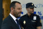 Sandro Rosell, antes de declarar ante el juez por el caso Neymar.-Foto: MAYA BALANYA