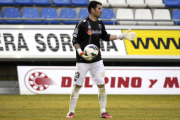Iago Herrerín durante un entrenamiento con el Numancia. / VALENTÍN GUISANDE-
