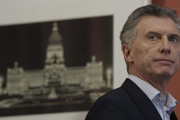 El presidente argentino, Mauricio Macri, antes de dar una rueda de prensa en la Casa Rosada, este lunes.-JUAN MABROMATA (AFP)
