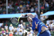 Nadal responde una bola de Gasquet en su reaparición en Kooyong-EFE